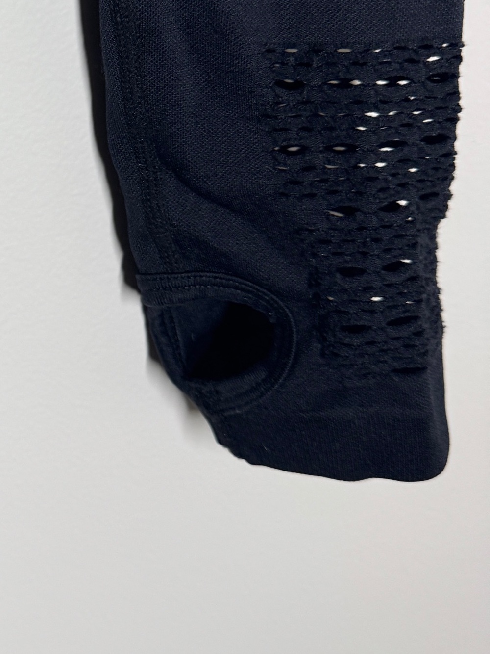 EMRLD Black Seamless Long Sleeve Crop Top - Picture 4 of 7